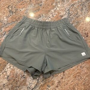 Vuori Women’s shorts Size Small
